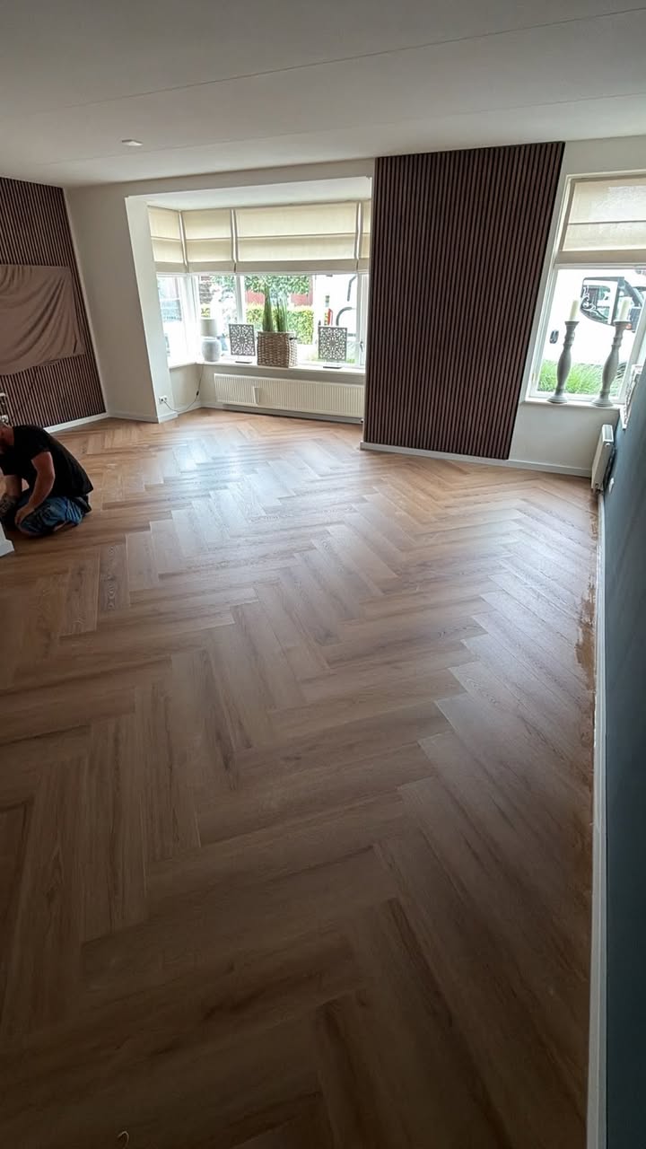 PVC Visgraatvloer in de kamer — Veendam